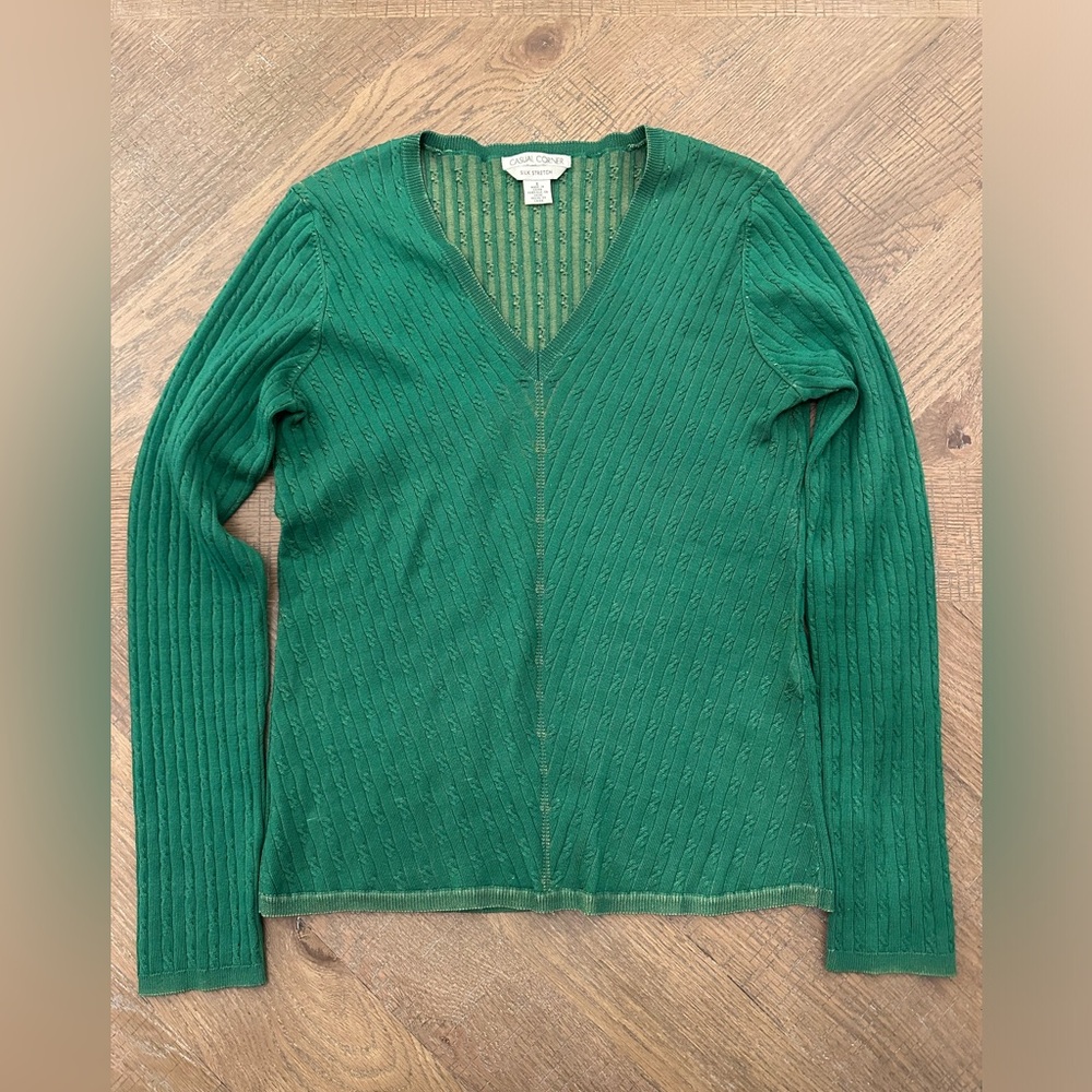 Casual Corner Two Toned Green v-neck Silk Stretch sweater, size Small. 75% Silk